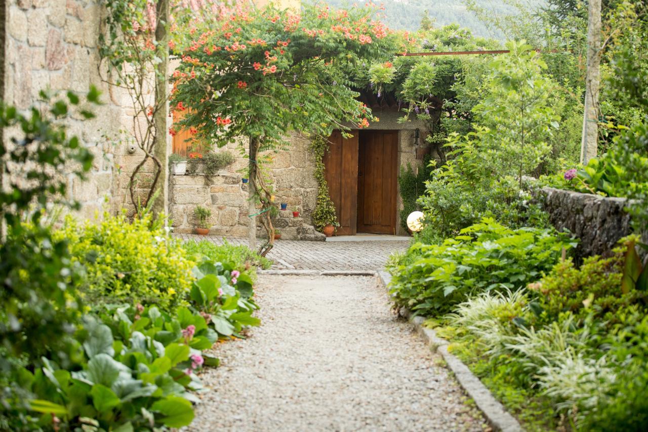 Gasthaus Quinta De Lourosa Lousada Exterior foto